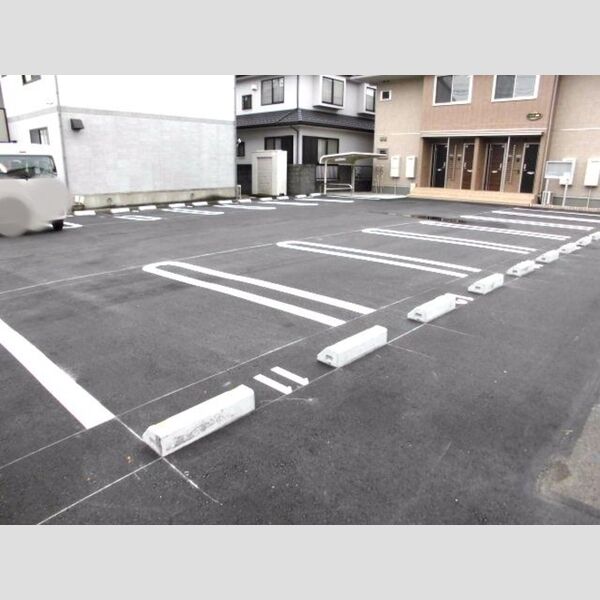 ハイツ宮地 駐車場
