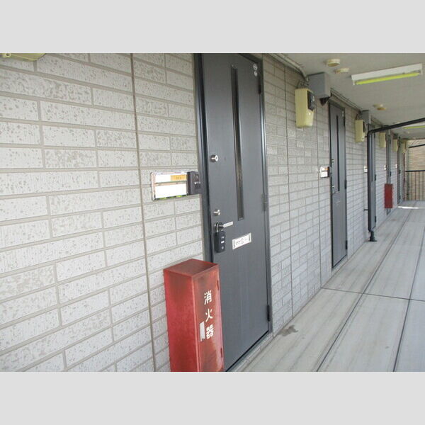 オプス・なのはな205号室 玄関