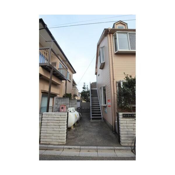 サンライズ鶴瀬102号室 エントランス