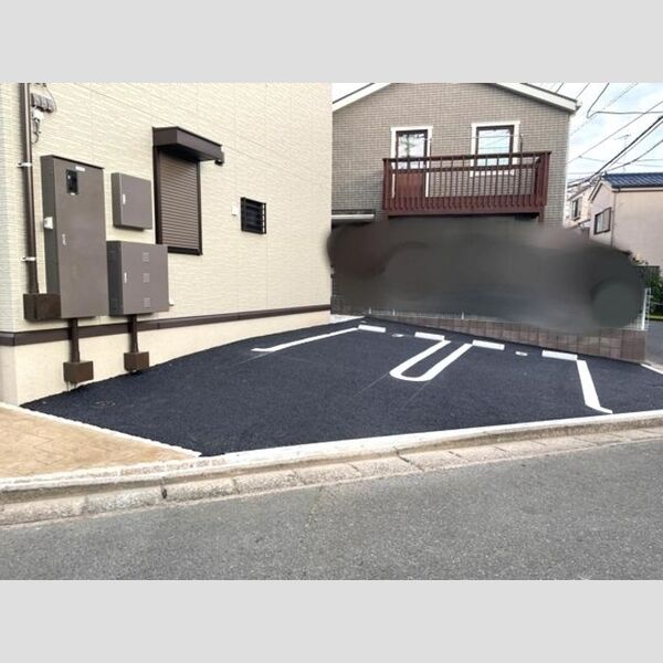 モンターニュⅡ 駐車場