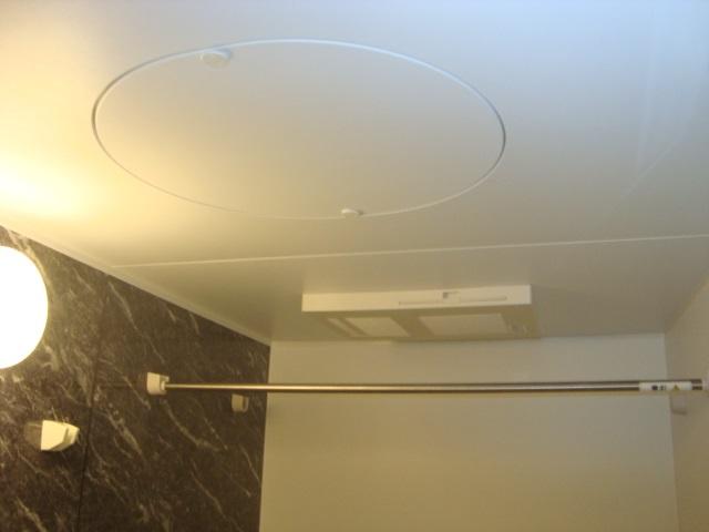 クレッセントコート 浴室乾燥機