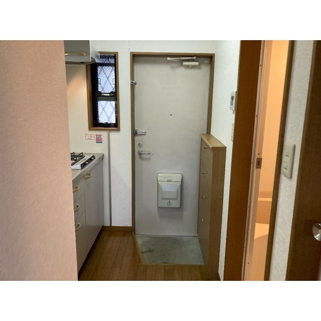 コーポ牛若丸20B号室 玄関