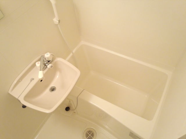 レオパレスフローラル北美町 お風呂