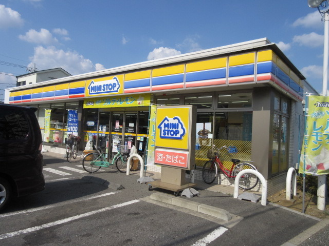 キャニオンガーデン上石神井0301号室 コンビニ