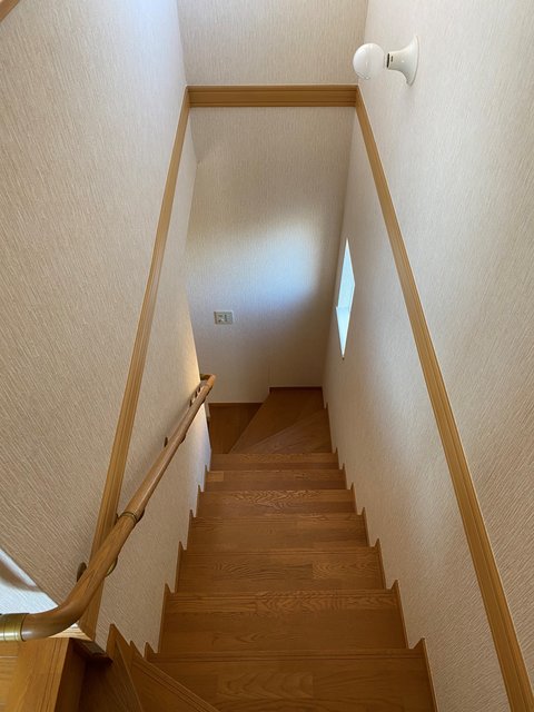 クイーンズヒルＥ棟E2号室 階段