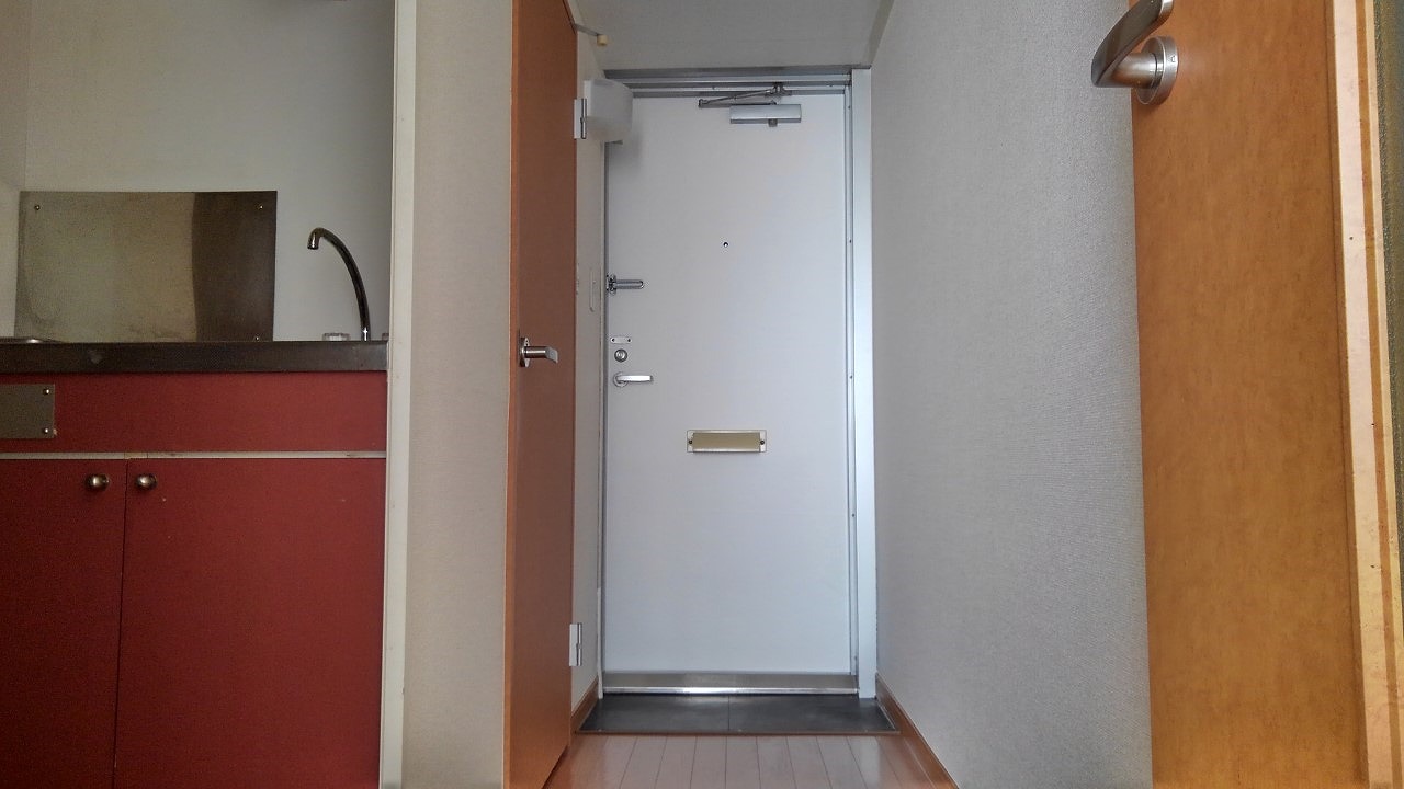 レオパレス国分寺台中央105号室 玄関