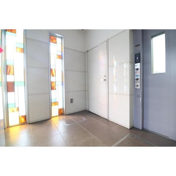 メゾン柳601号室 エントランス