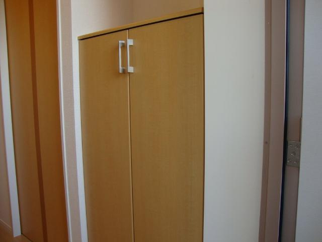 クレシア 下駄箱