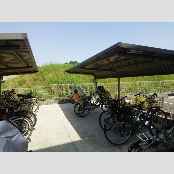 クロシェット　B201号室 駐輪場