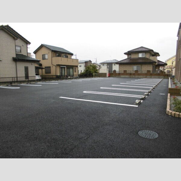 コンフォール 駐車場