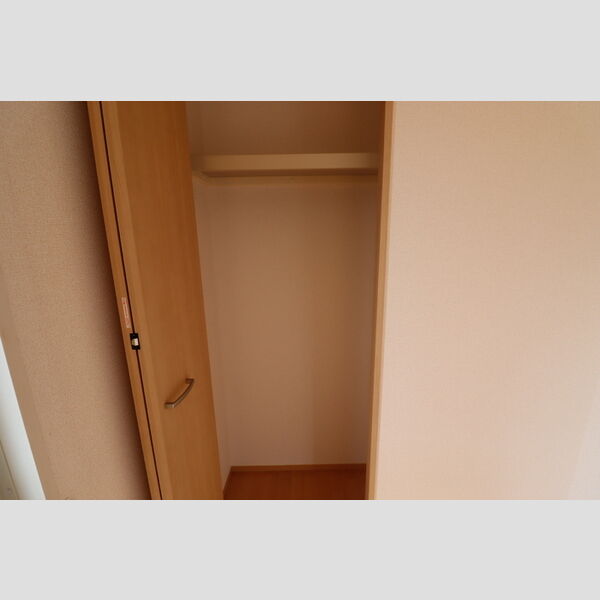 クレール 廊下には物入があります