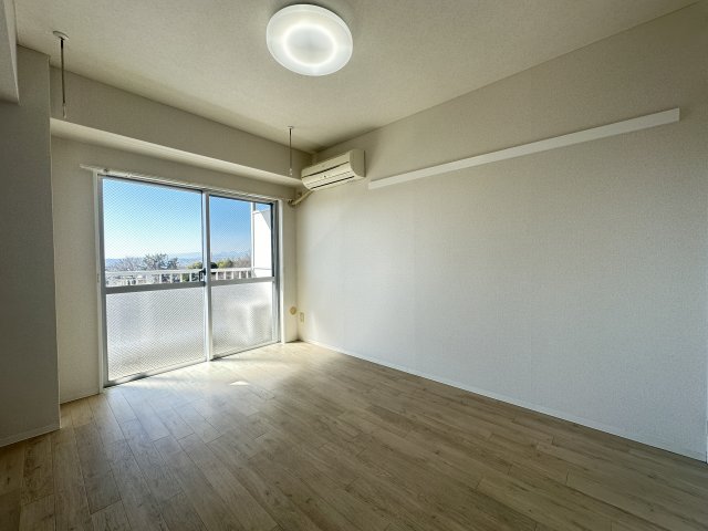 サンビレッジ伊勢原602号室 リビング