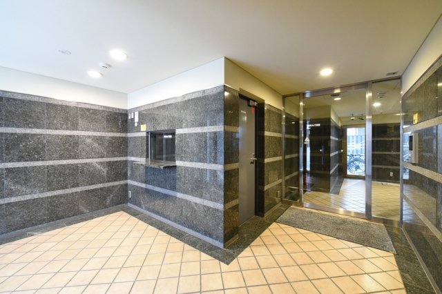 メゾン・ド・ヴィレ白金台 エントランス