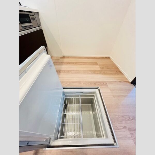 ファンウェーブ湘南茅ヶ崎101号室 床下収納