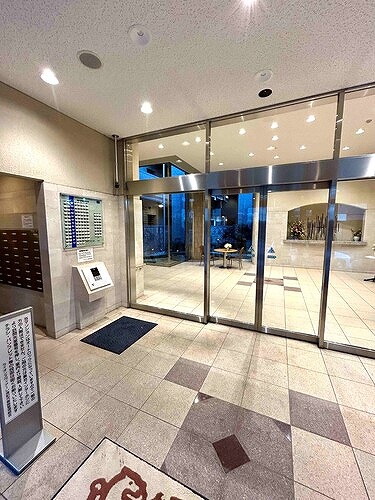 ライオンズヴィアーレ浦和弐番館 エントランス外観