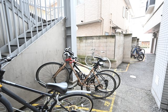 グローリア初穂桜台Ⅱ4階 駐輪場