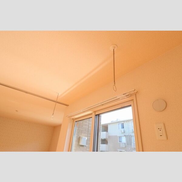 バリスサイト　F101号室 室内物干し