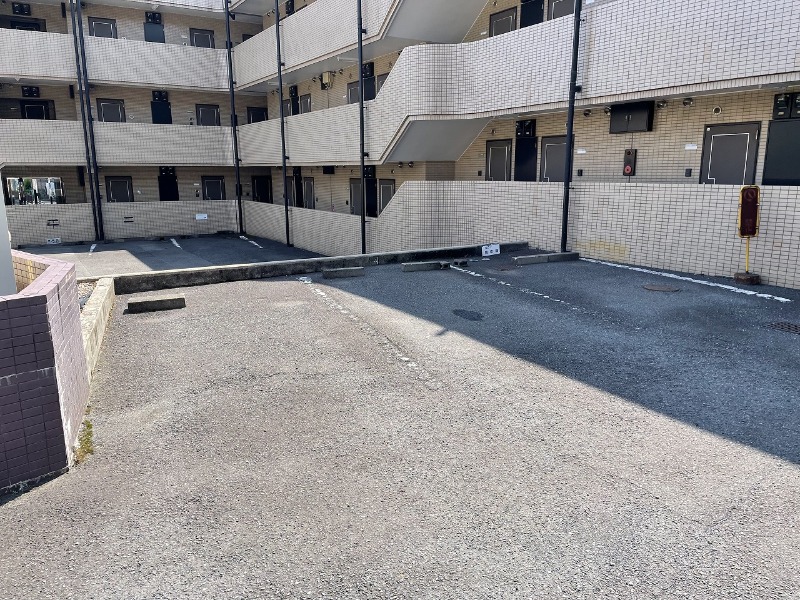 リフォックスハイム館町4階 駐車場