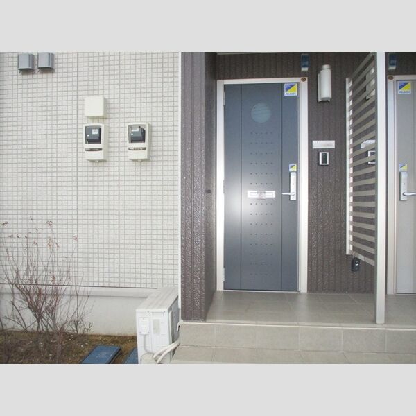 フェリオ・ヴィアーレ 玄関