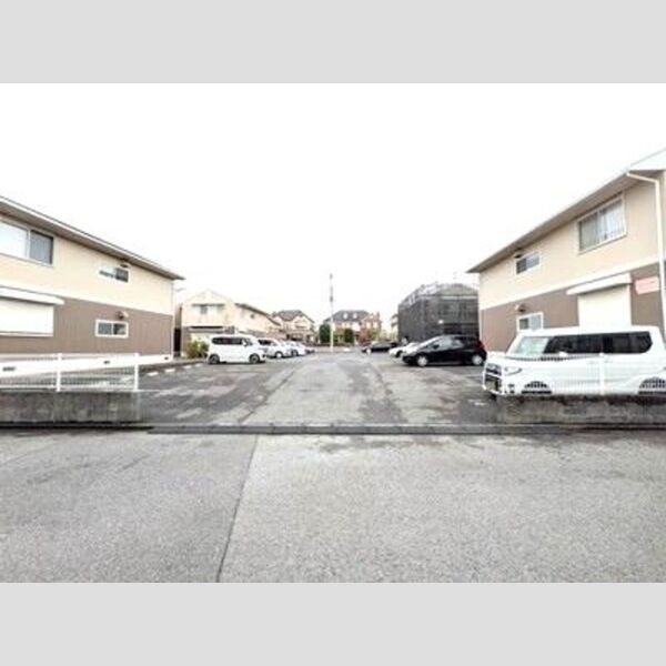 ヴェルメゾンおゆみ野　C 駐車場