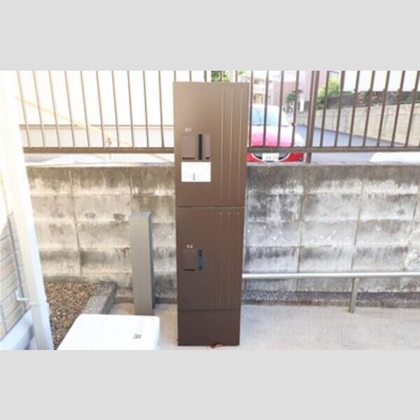 フェルミエ101号室 宅配ボックス