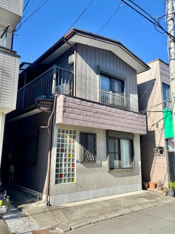 子猫と小川のスフレ ガラスがポイントの戸建てです♪