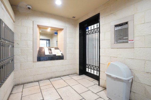 フェニックス北新宿エルミタージュ2階 エントランス