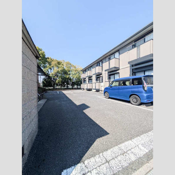 リヴェール 駐車場