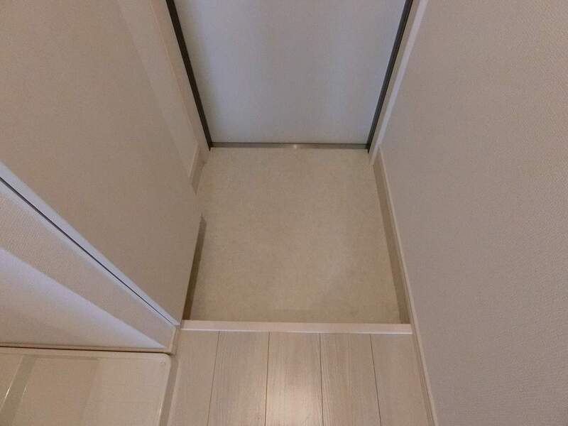 リブリ・WINROSE1階 玄関