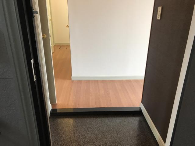 ローズウッド草花101号室 玄関