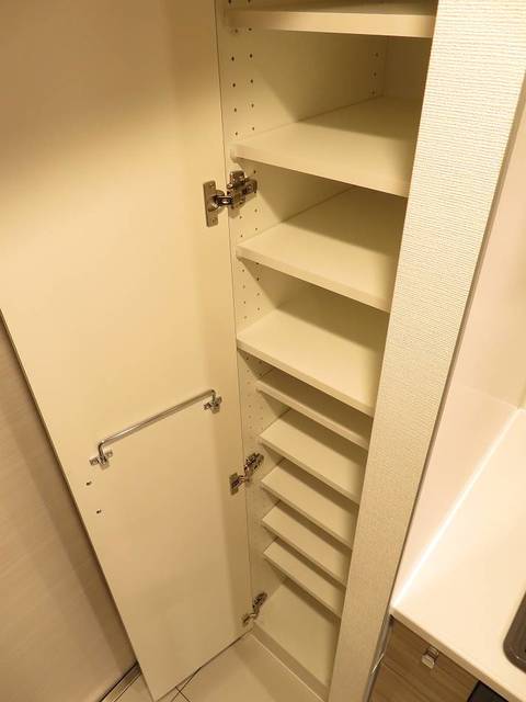 ガーラ・リバースクエア横濱南4階 収納