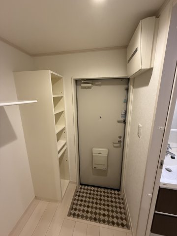ヒルズ弘明寺202号室 玄関