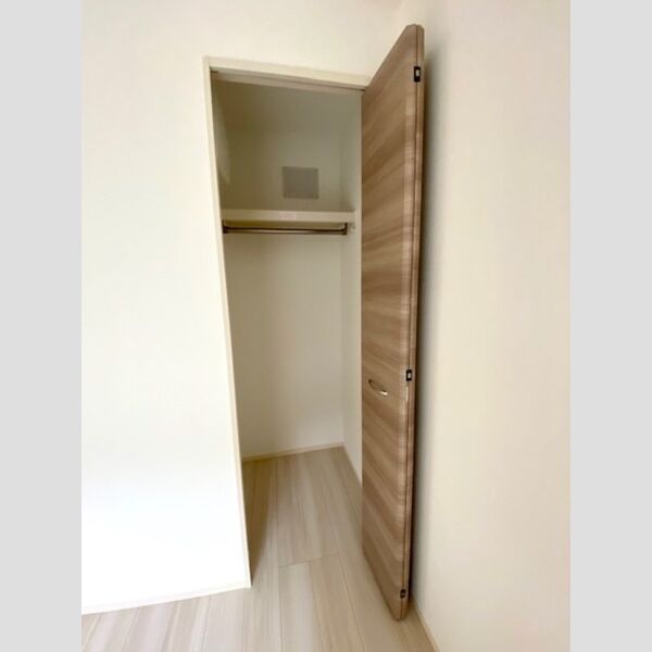 メゾン・ド・オカ 302号室　クローゼット
