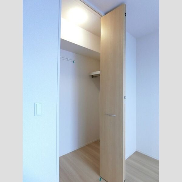 ポゥローニア湘南102号室 クローゼット