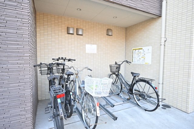 音楽マンション セレナーデ東長崎5階 駐輪場