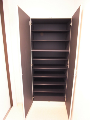 リブリ・シャイニー平松1階 玄関