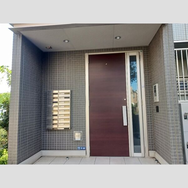 南桜301号室 エントランス