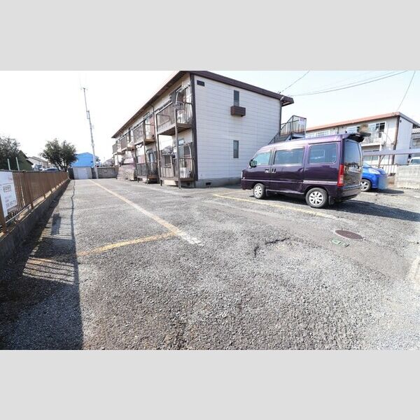 ジュネスハイツ 駐車場