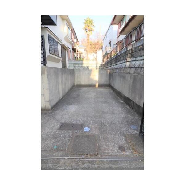 金沢区谷津町戸建(城山台) 駐車場