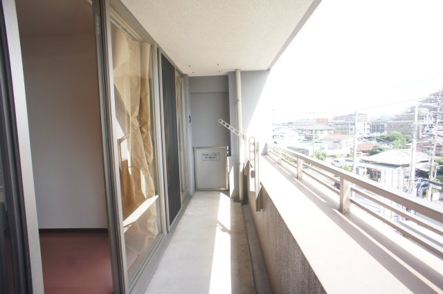 ＫＡＮＥＮＡＲＩ和光 暖かな日差しのふりそそぐバルコニー