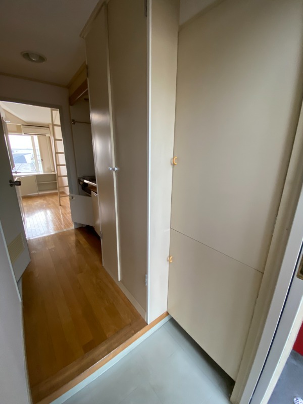 メイプルハウス3階 玄関