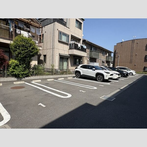 サントミー106号室 駐車場