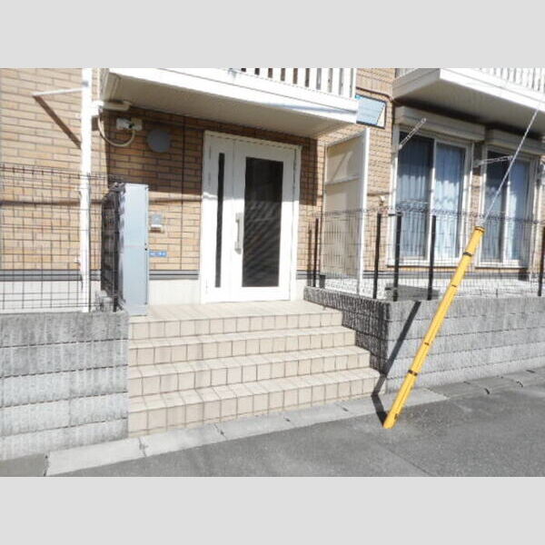 メゾン・ド・サンセール イースト・ウエスト　イースト エントランス