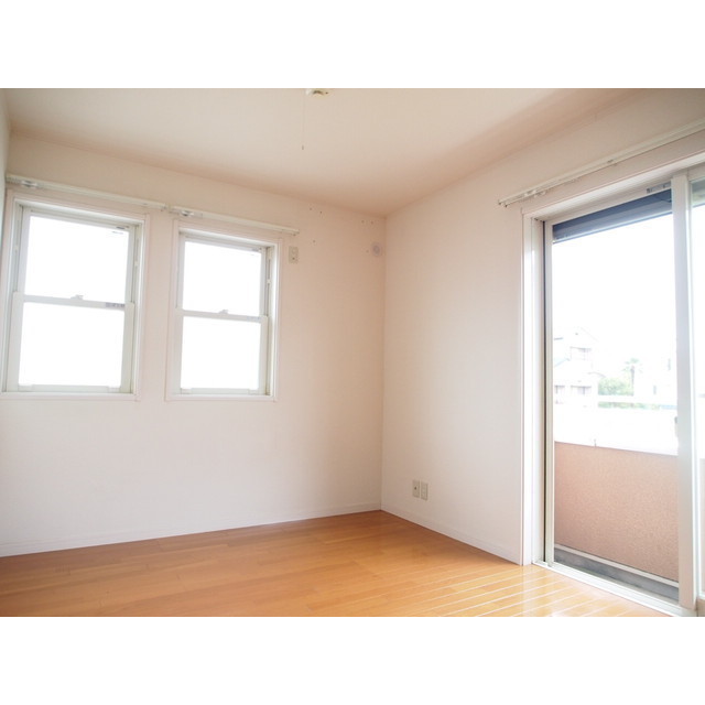 ウエストアヴェニュー 2面採光、1階でも明るいです