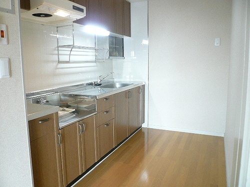 テレパレス日限山3階 キッチン　※2016年5月撮影