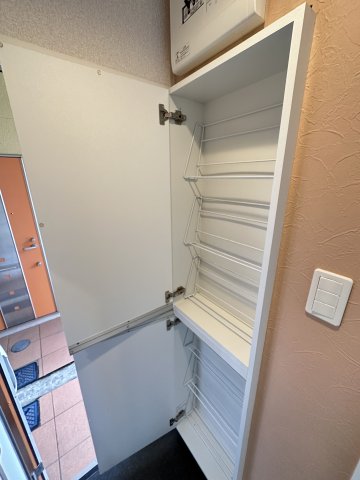 ユナイト和田町スワロフスキー102号室 収納