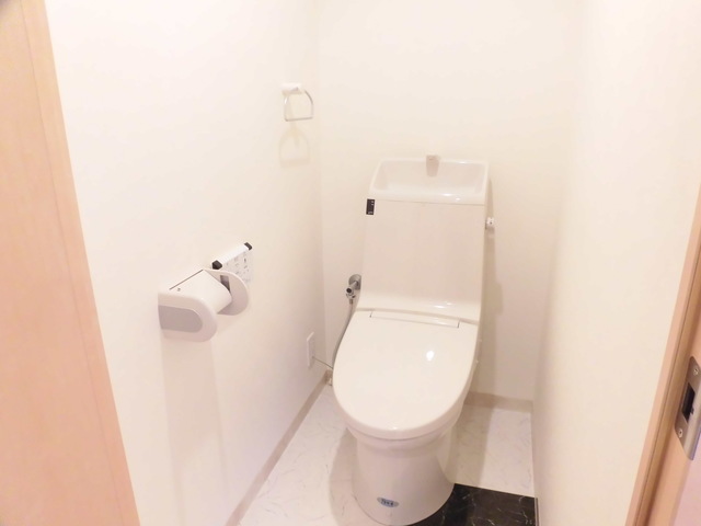 Ａｒｔ　Ｇａｒｄｅｎ　ＹＯＫＯＨＡＭＡ0503号室 トイレ