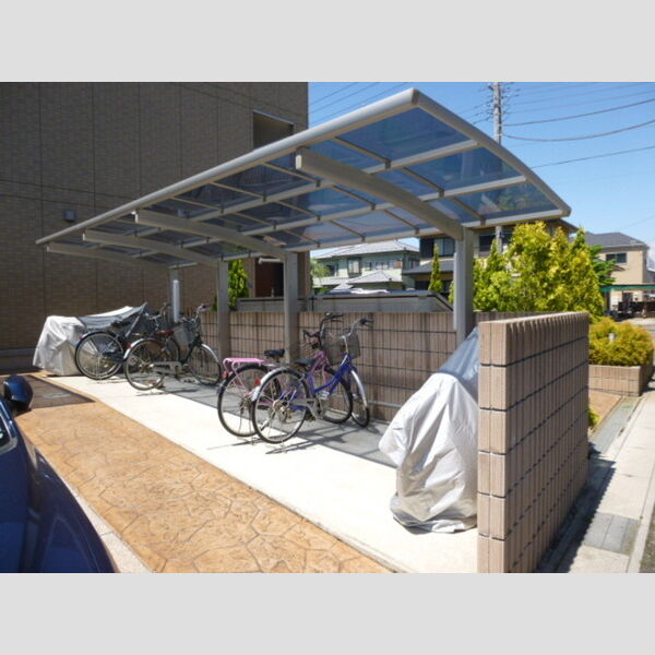 スペイサイド 屋根付き駐輪場