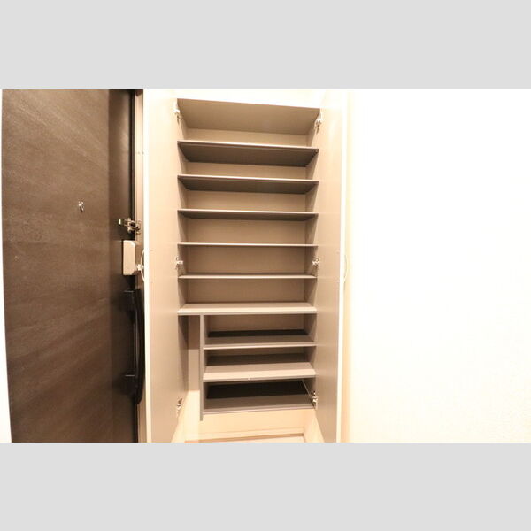 ピュアハイム大倉山301号室 玄関