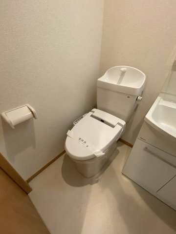 ベイルーム東白楽105号室 トイレ